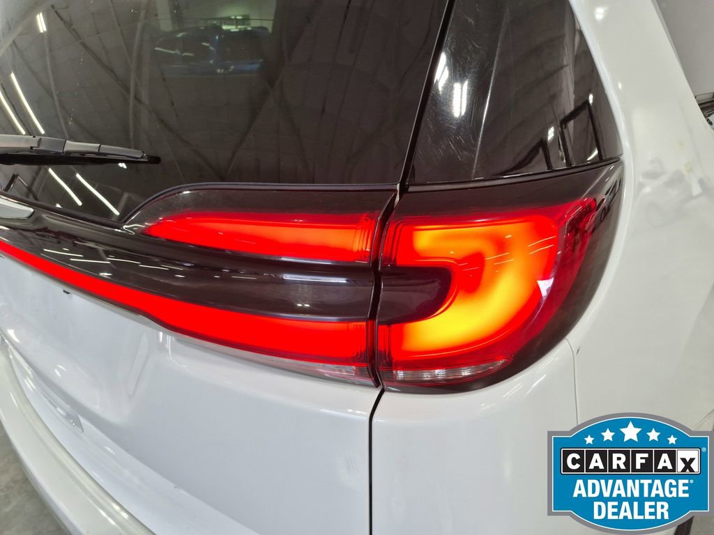 Used 2024 Chrysler Pacifica Touring-L image 13