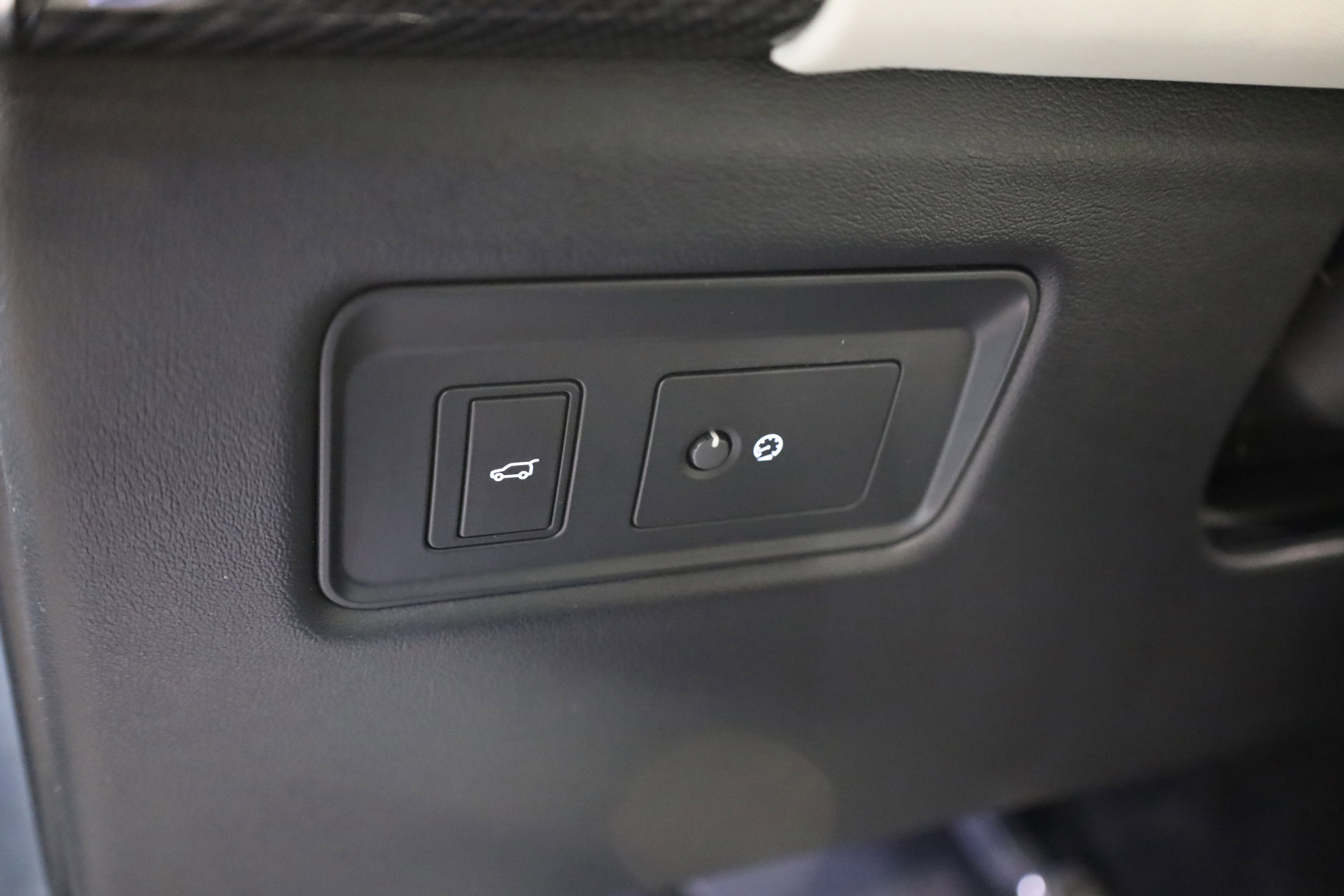 Used 2022 Land Rover Range Rover Sport SVR Carbon Edition image 16