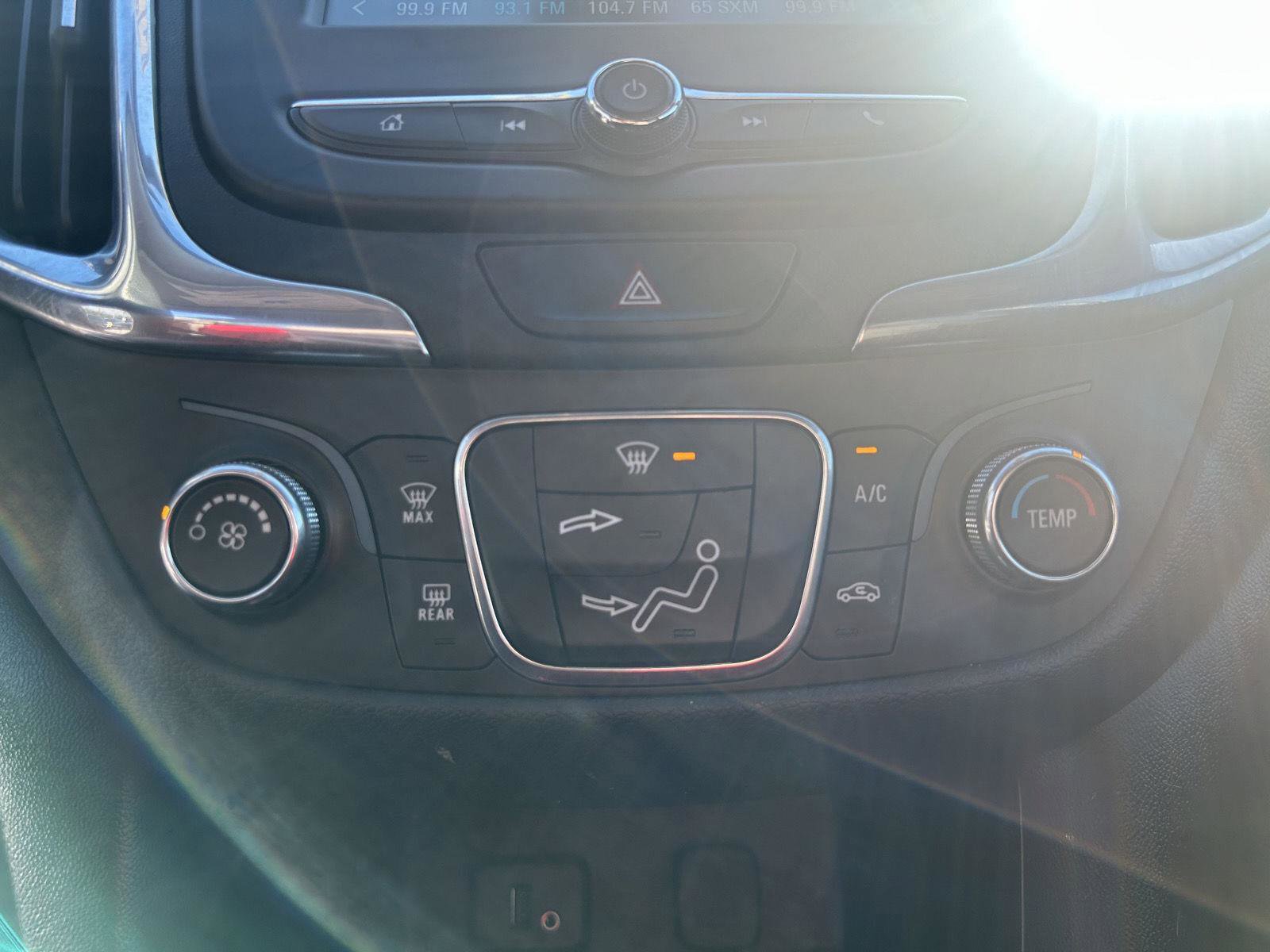 Used 2018 Chevrolet Equinox LT image 17