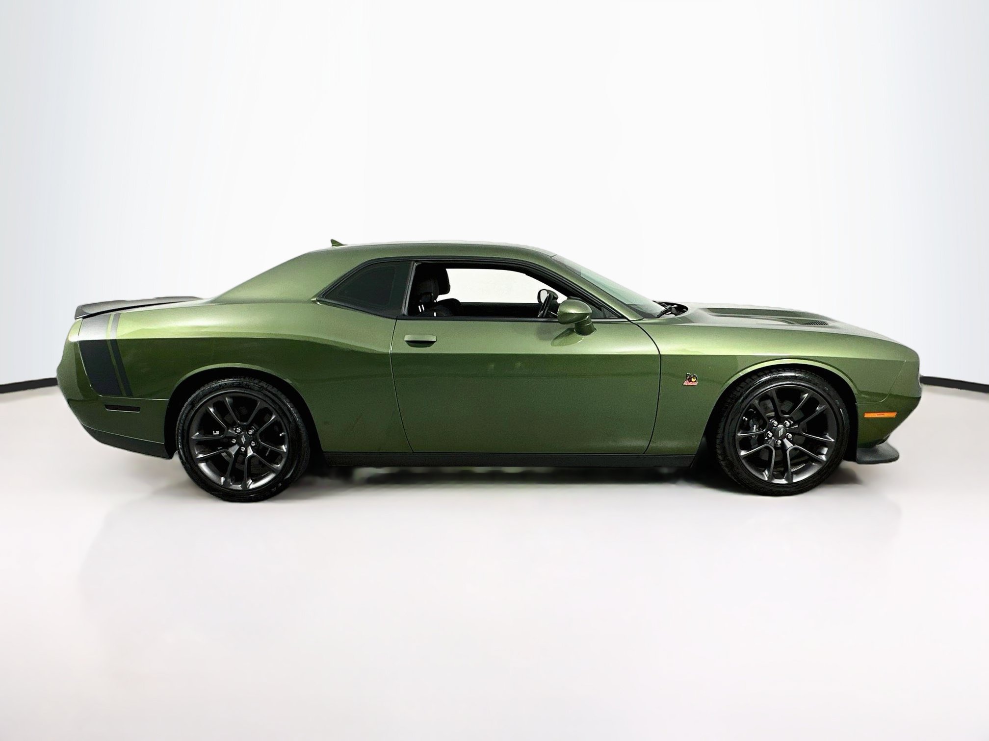 Used 2021 Dodge Challenger R/T Scat Pack w/ Driver Convenience Group RWD image 4