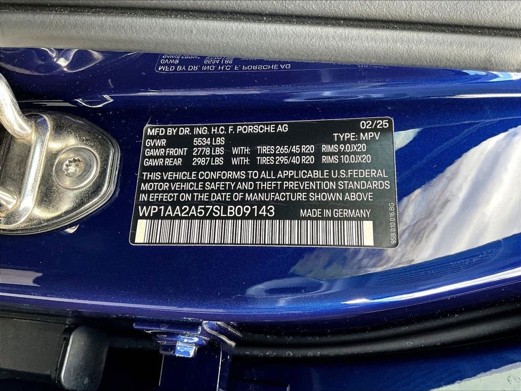 Used 2025 Porsche Macan image 35