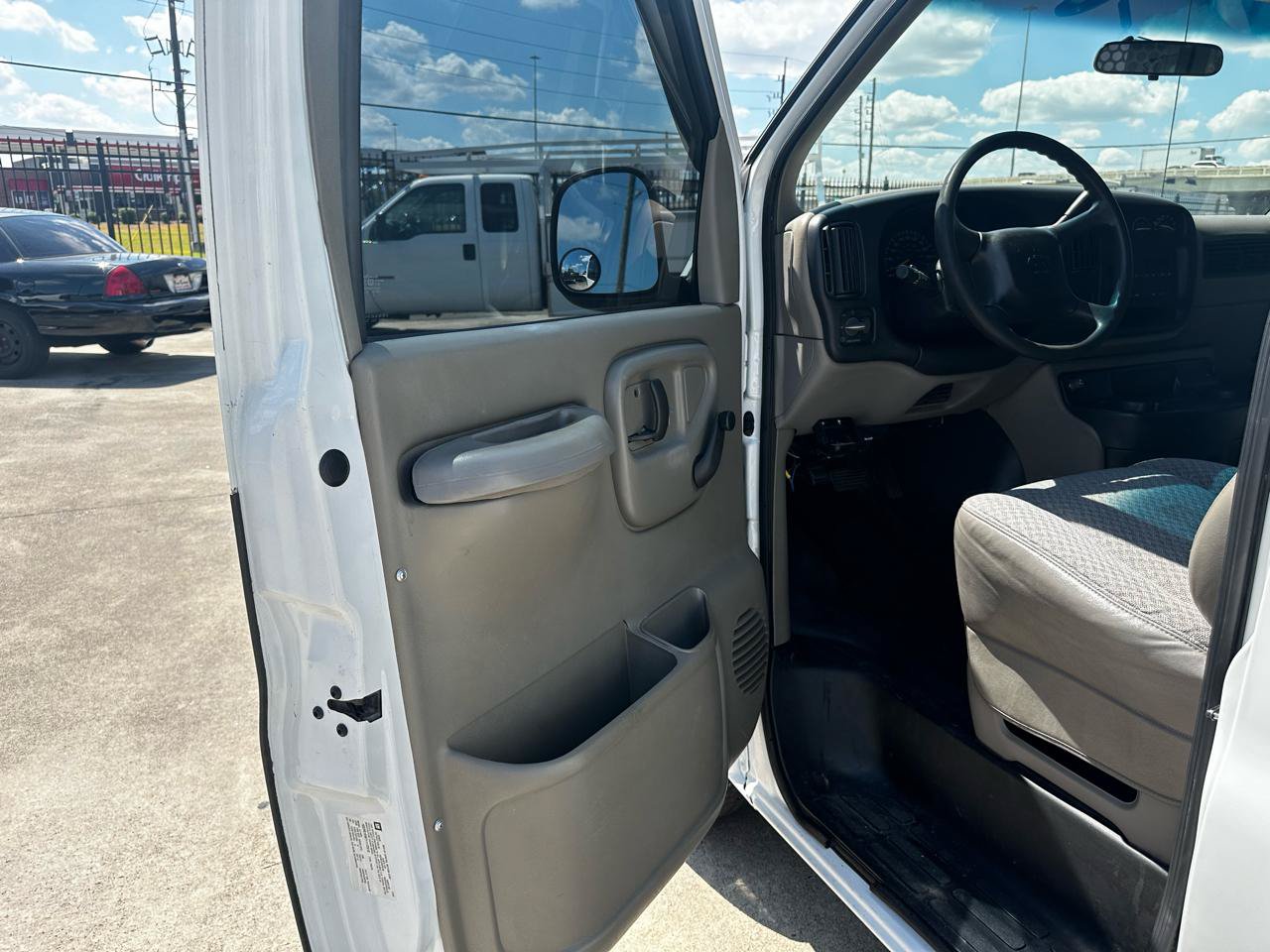 Used 2001 Chevrolet Express 1500 RWD image 9