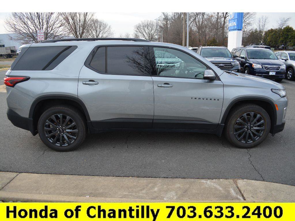 Used 2023 Chevrolet Traverse RS FWD image 11