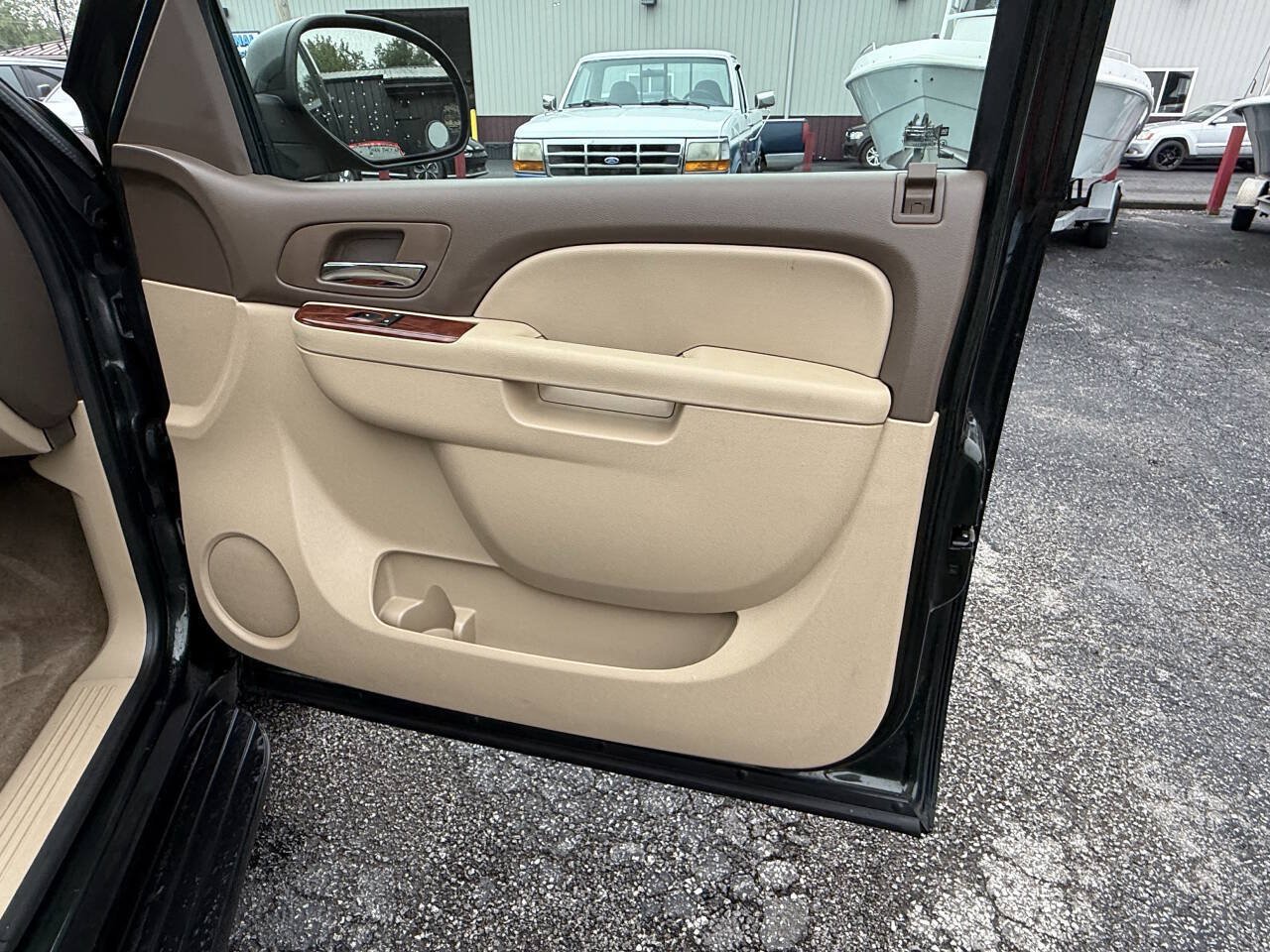 Used 2013 Chevrolet Avalanche LS AWD/4WD image 28