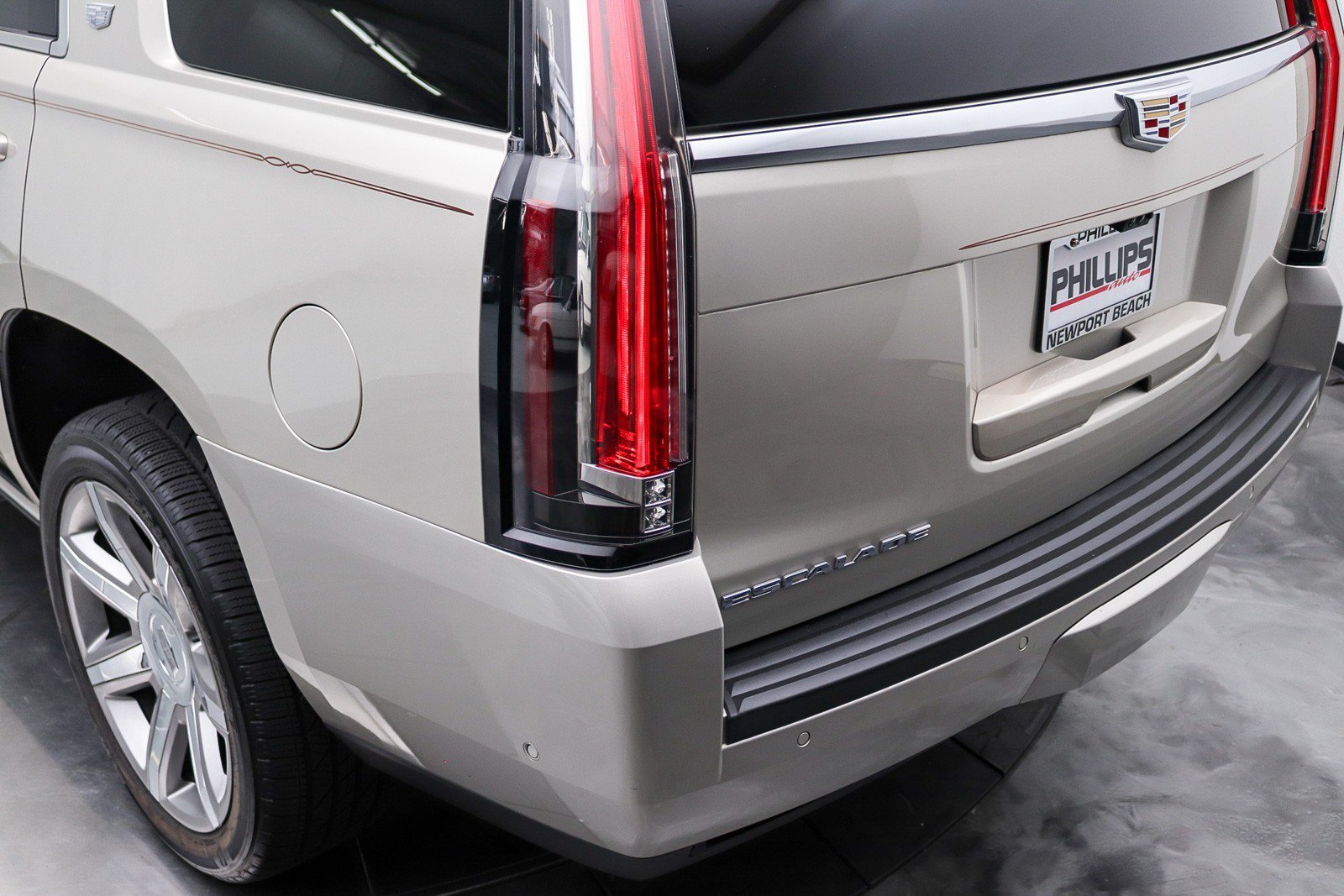 Used 2017 Cadillac Escalade Premium Luxury AWD/4WD image 20