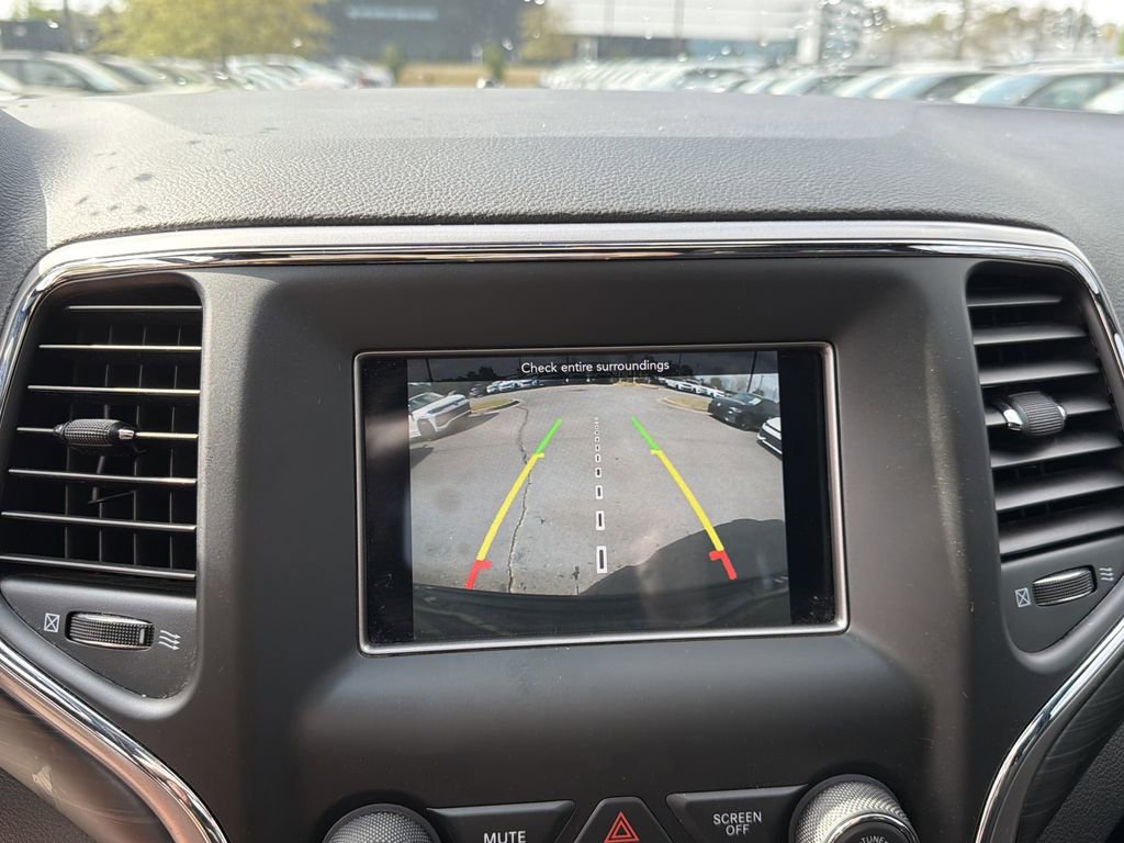 Used 2020 Jeep Grand Cherokee Laredo image 25