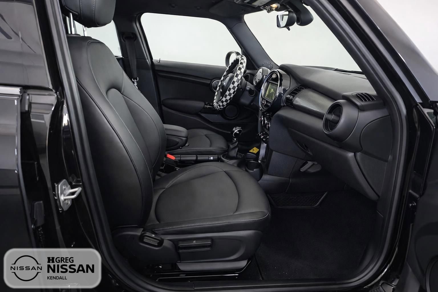 Used 2017 MINI Cooper 4-Door Hardtop image 14