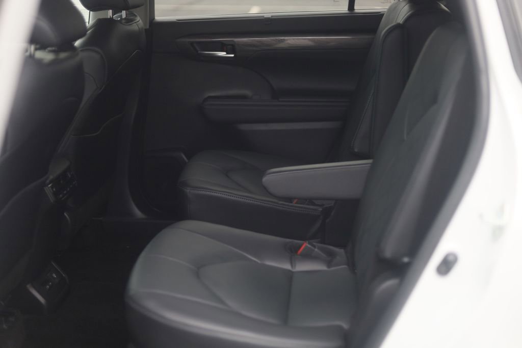 Used 2024 Toyota Highlander Platinum AWD/4WD image 31