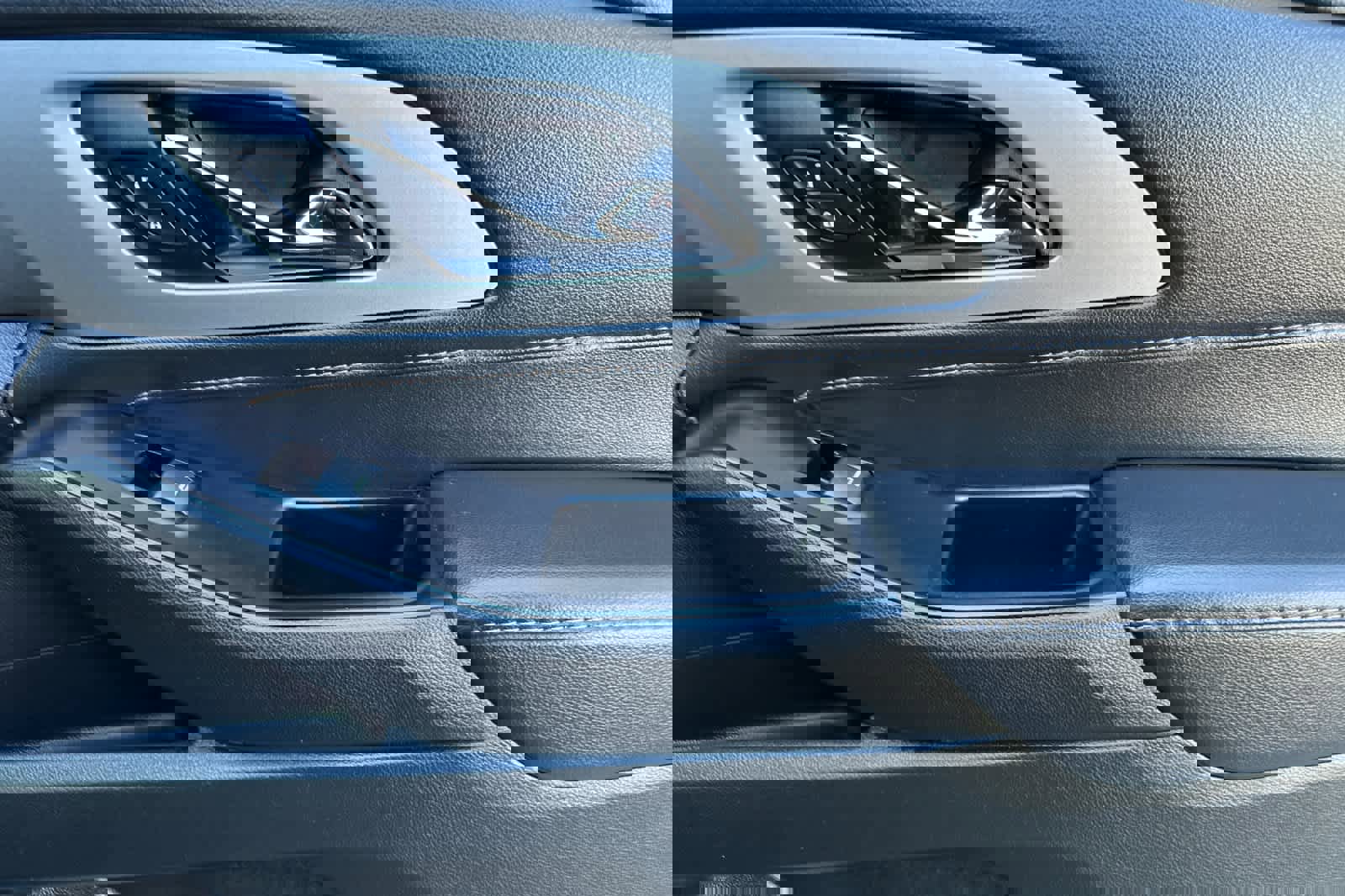 Used 2020 Chevrolet Traverse RS image 20