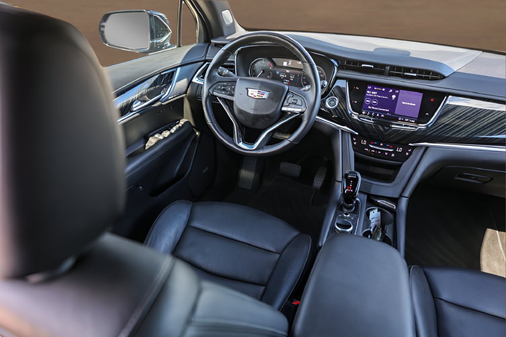 Certified 2025 Cadillac XT6 Premium Luxury FWD image 29