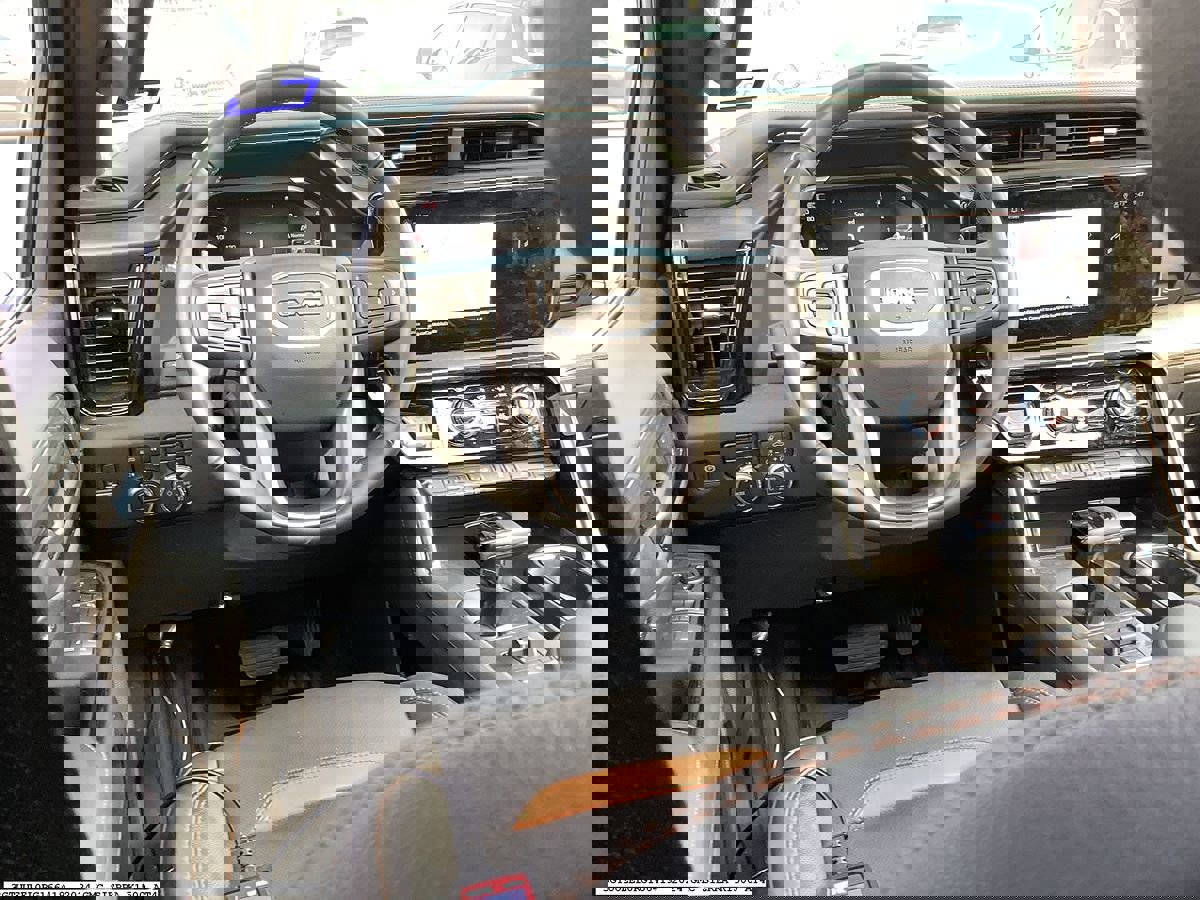 Used 2024 GMC Sierra 1500 AT4 w/ Technology Package image 10