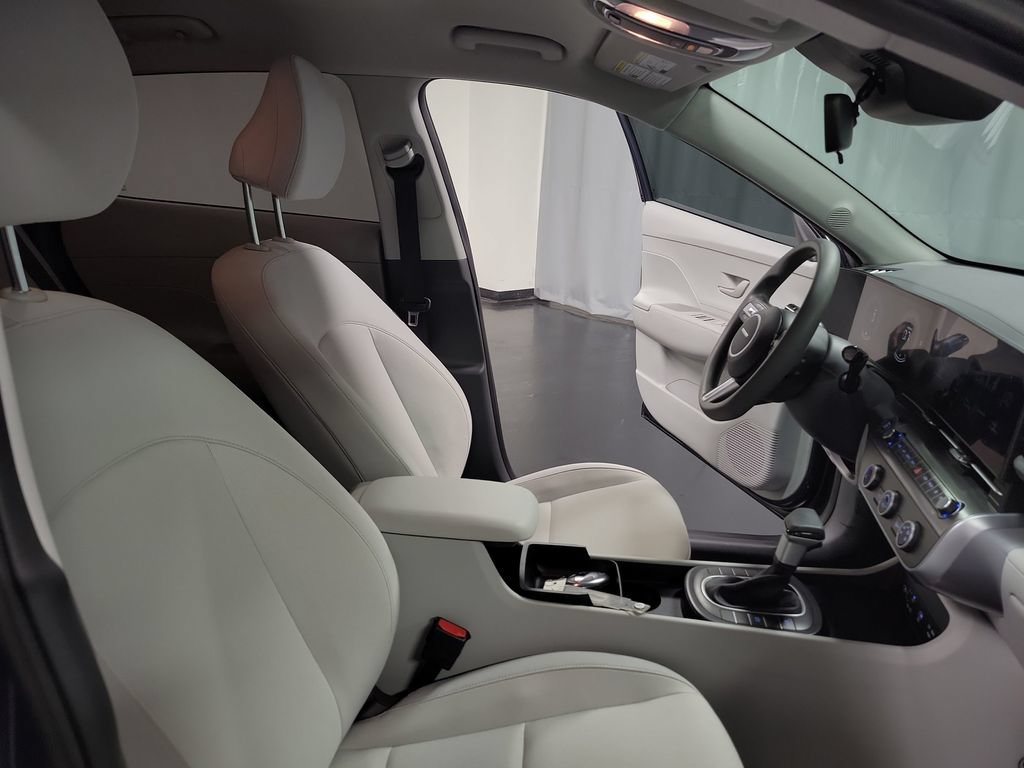 Used 2025 Hyundai Kona SE FWD image 30