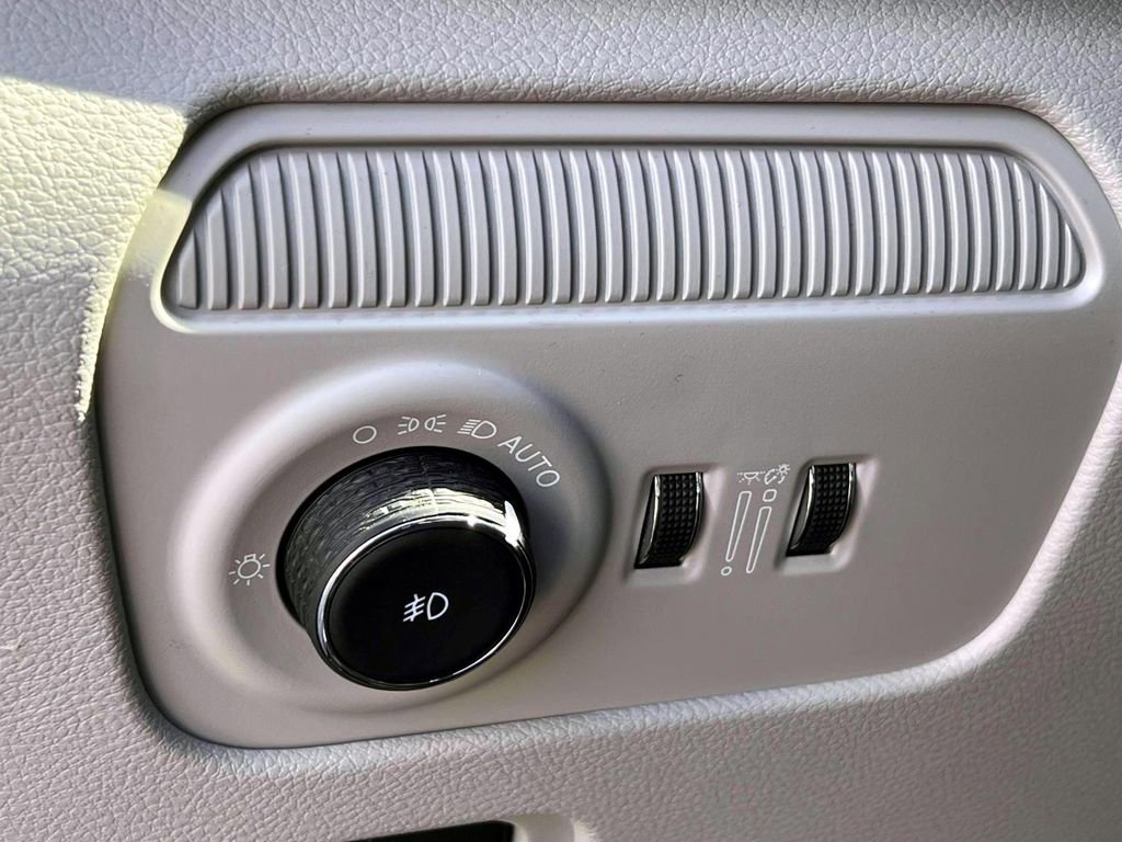 Certified 2025 Jeep Wagoneer 4WD w/ Premium Group I image 22