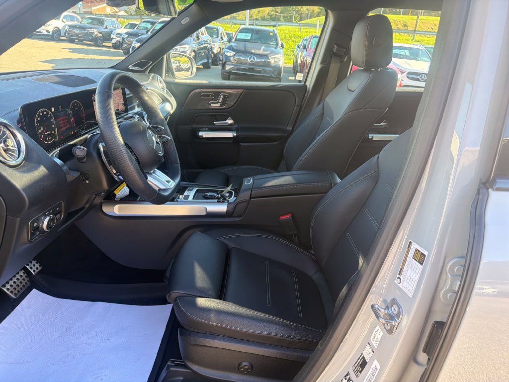 Used 2026 Mercedes-Benz GLB 35 AMG 4MATIC image 9