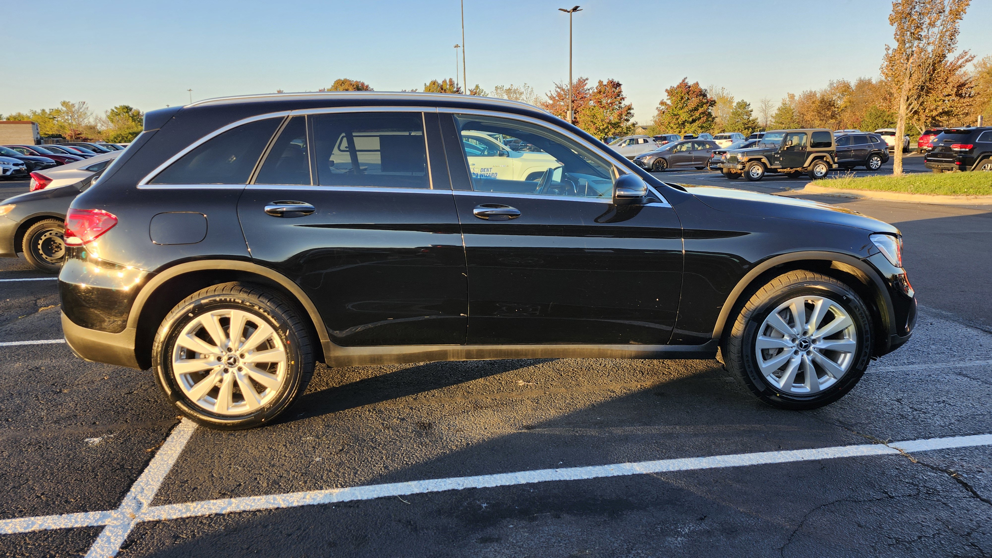 Used 2020 Mercedes-Benz GLC 300 4MATIC w/ Exterior Lighting Package image 12