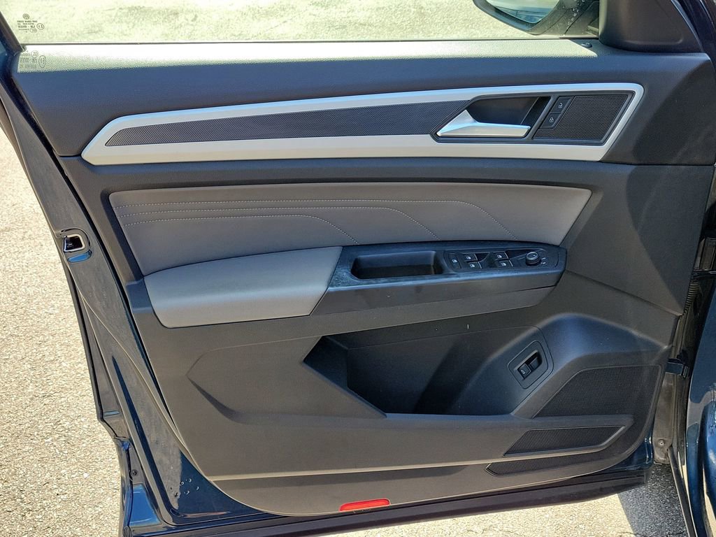 Used 2021 Volkswagen Atlas Cross Sport SE w/ Panoramic Sunroof Package FWD image 16