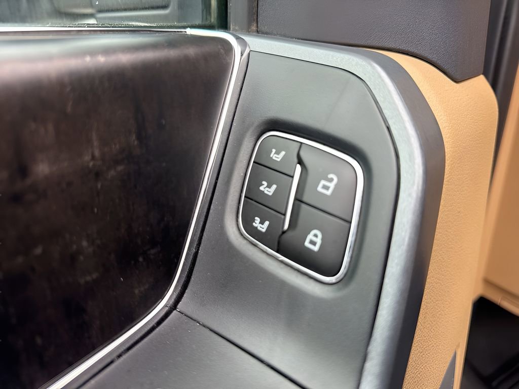 Used 2023 Ford F250 Lariat w/ Chrome Package image 11