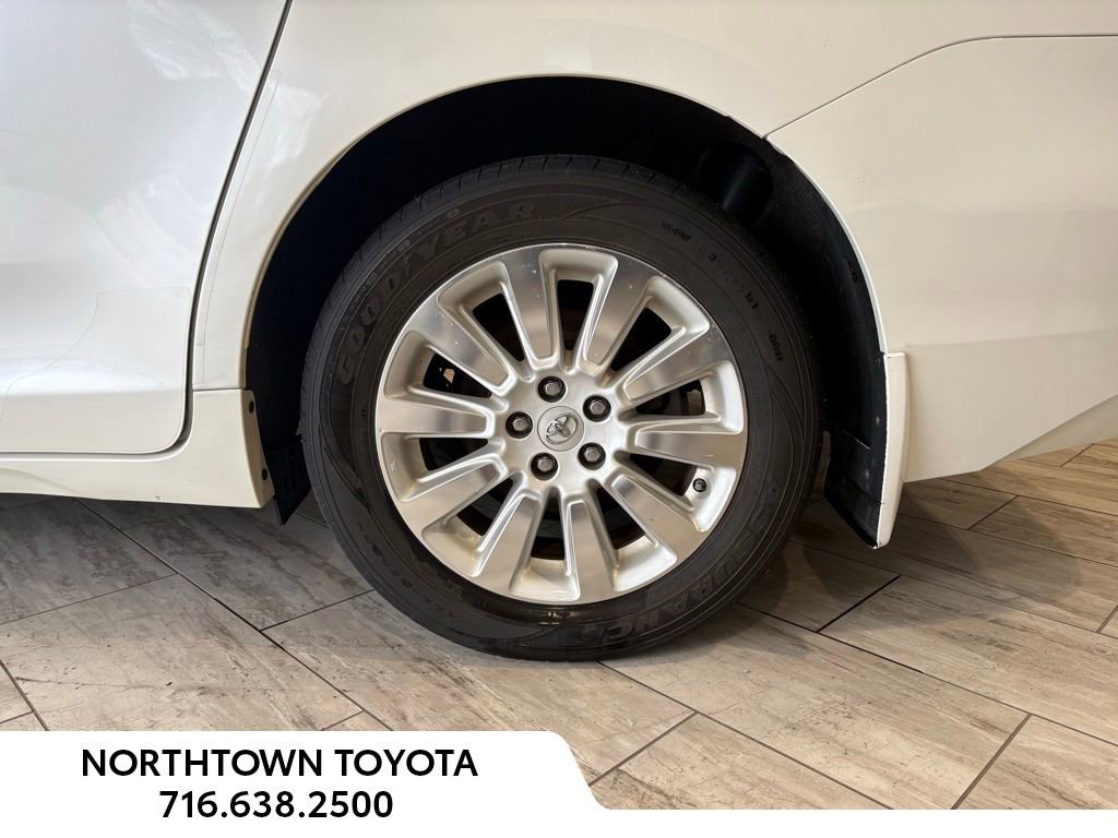 Used 2015 Toyota Sienna XLE w/ XLE Navigation Package image 7