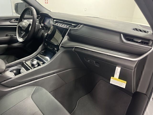 New 2025 Jeep Grand Cherokee Laredo w/ Luxury Tech Group I image 19