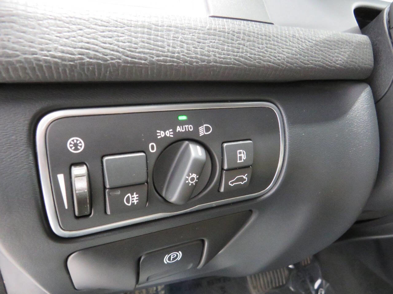 Used 2017 Volvo XC60 T5 Inscription w/ Advanced Package FWD image 22