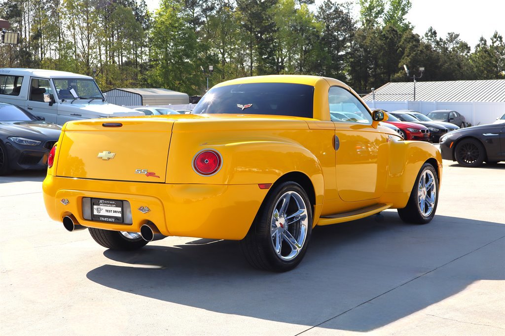 Used 2003 Chevrolet SSR w/ Preferred Equipment Group RWD image 14