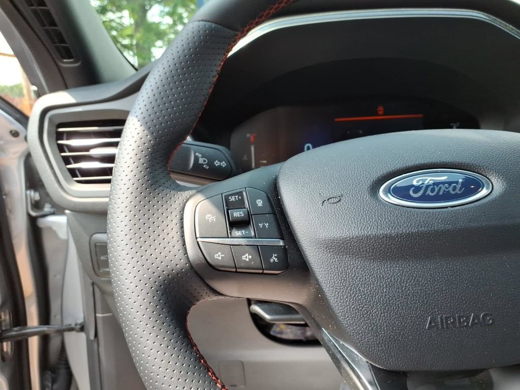 Used 2024 Ford Escape ST-Line w/ Tech Pack #1 AWD/4WD image 17