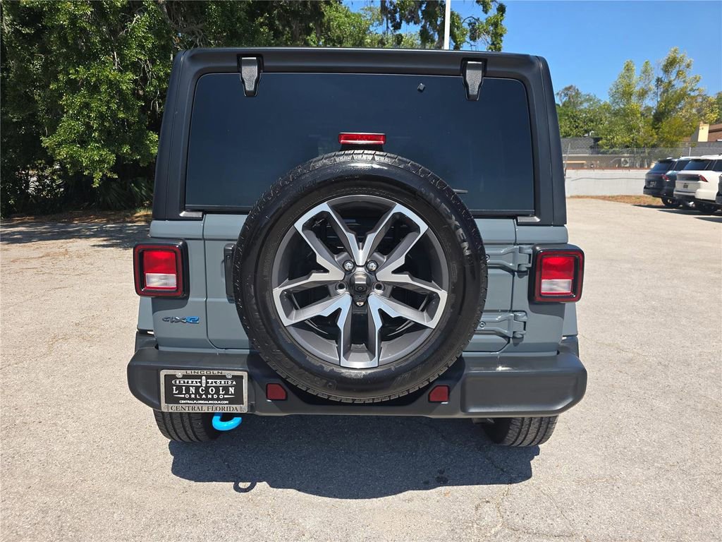 Used 2024 Jeep Wrangler Unlimited w/ Convenience Group AWD/4WD image 3