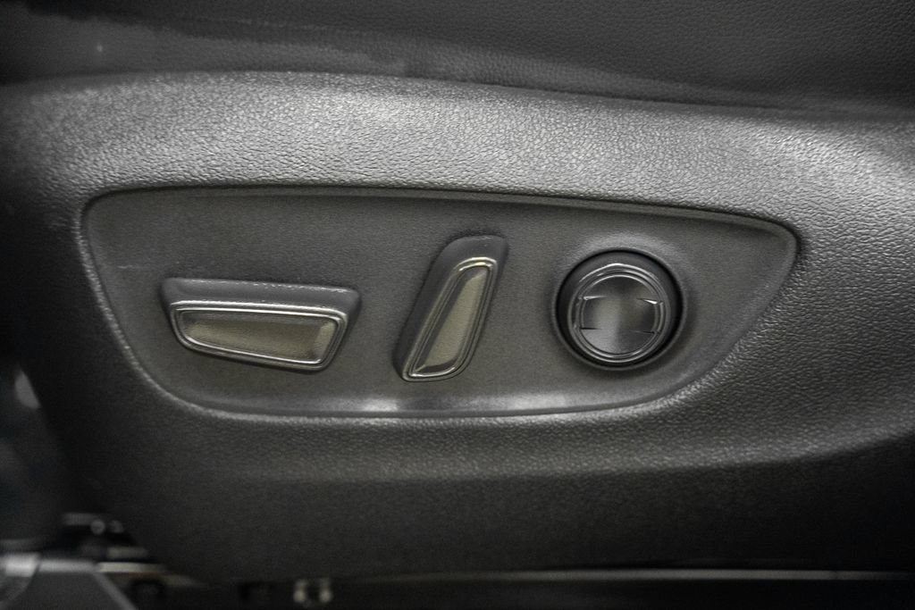 Used 2025 Toyota Highlander XLE AWD/4WD image 37