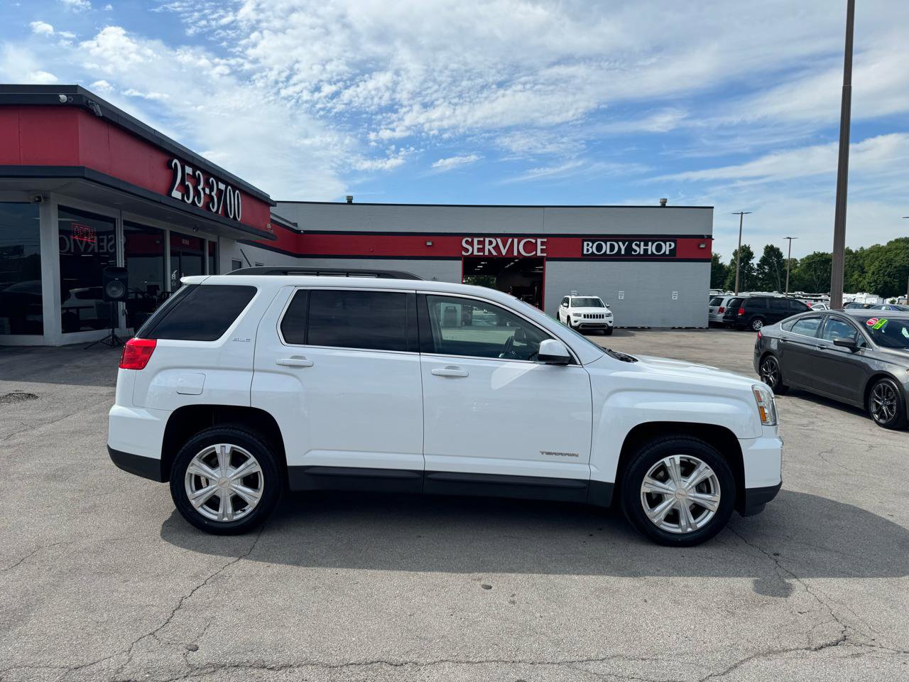 Used 2017 GMC Terrain SLE w/ Convenience Package AWD/4WD image 2