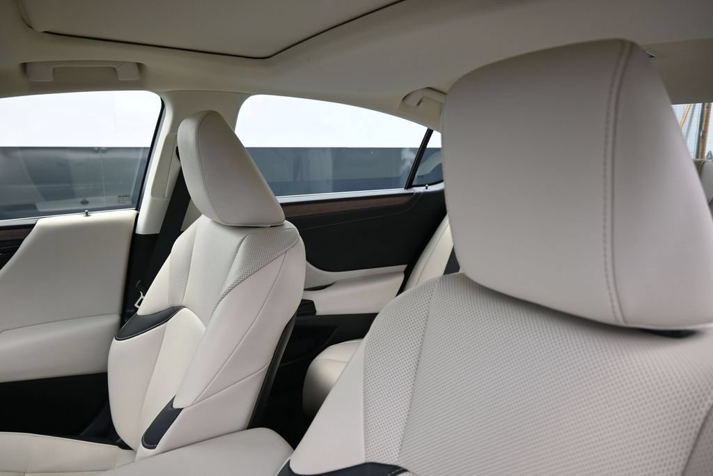Used 2024 Lexus ES 350 w/ Premium Package FWD image 14