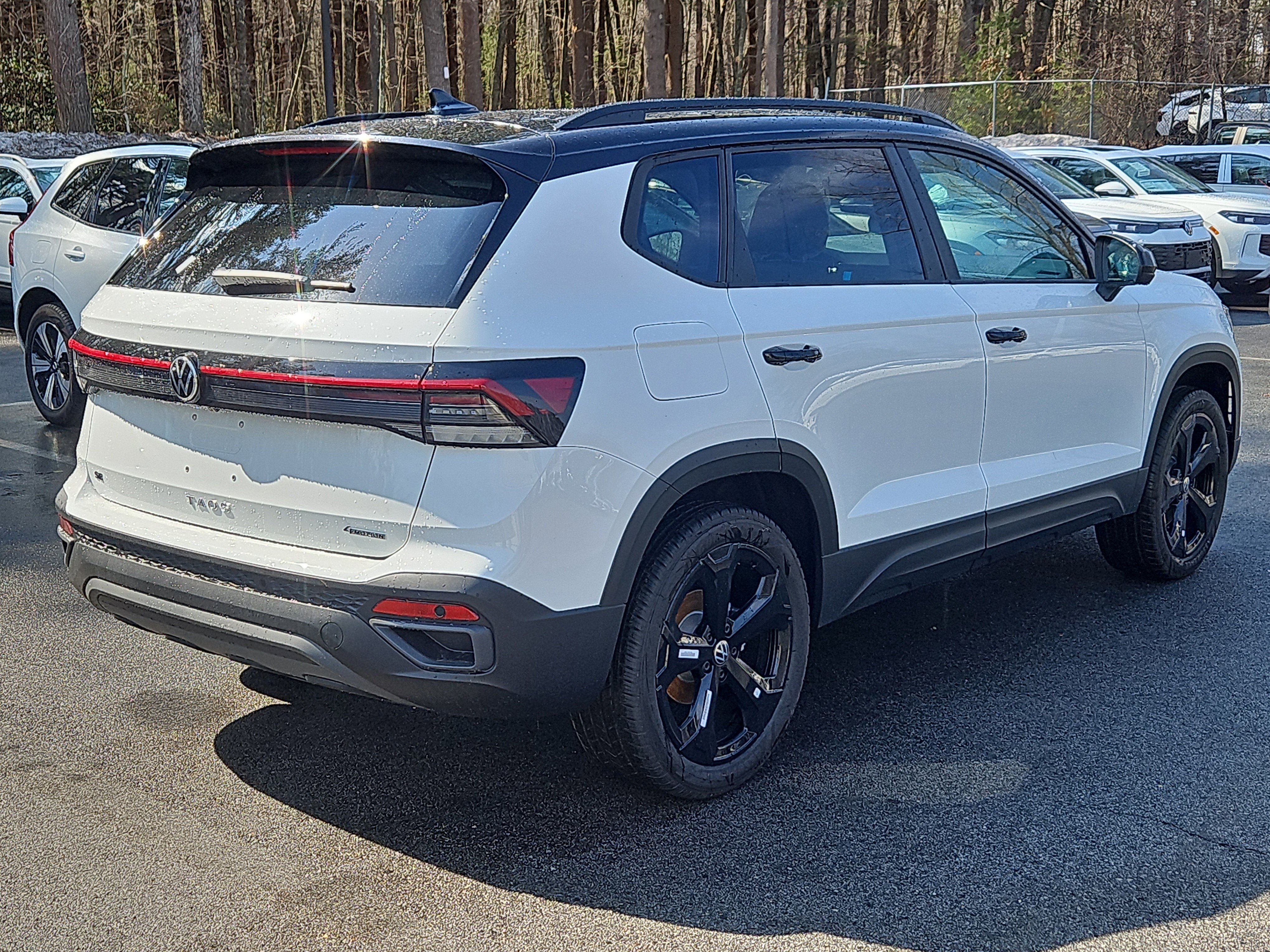 New 2026 Volkswagen Taos SE image 2