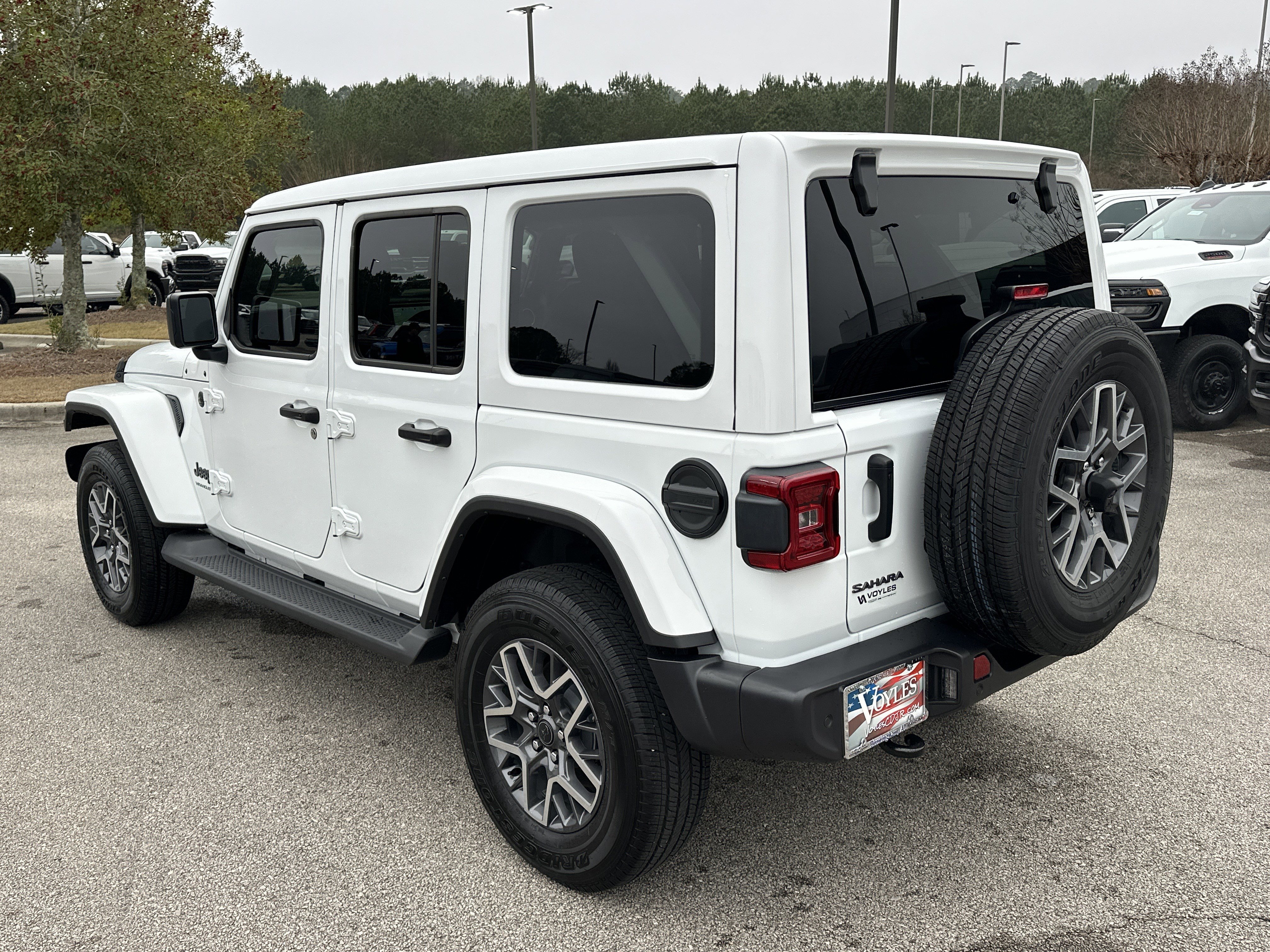 Used 2025 Jeep Wrangler Sahara image 5