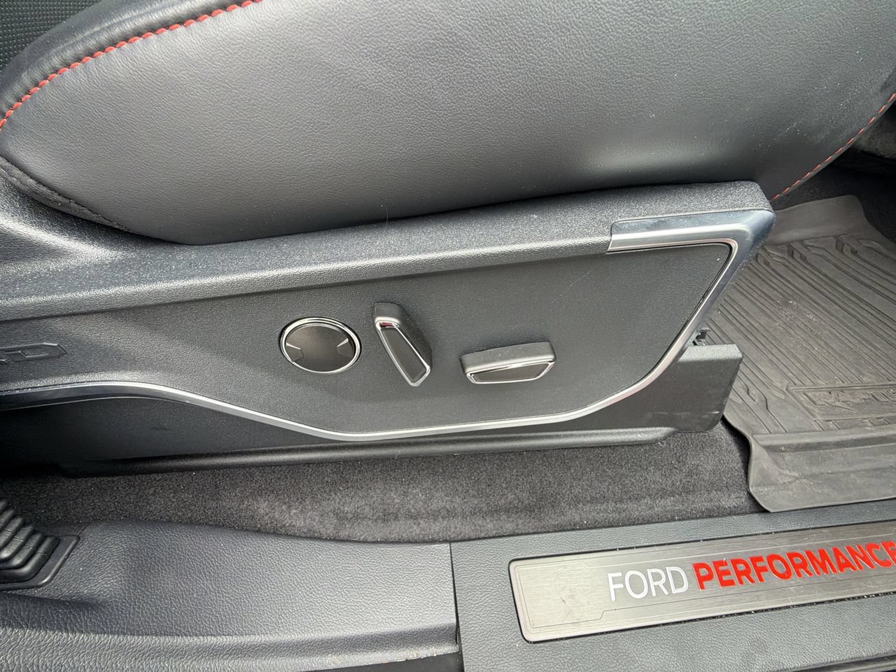 Used 2025 Ford F150 Raptor AWD/4WD image 35