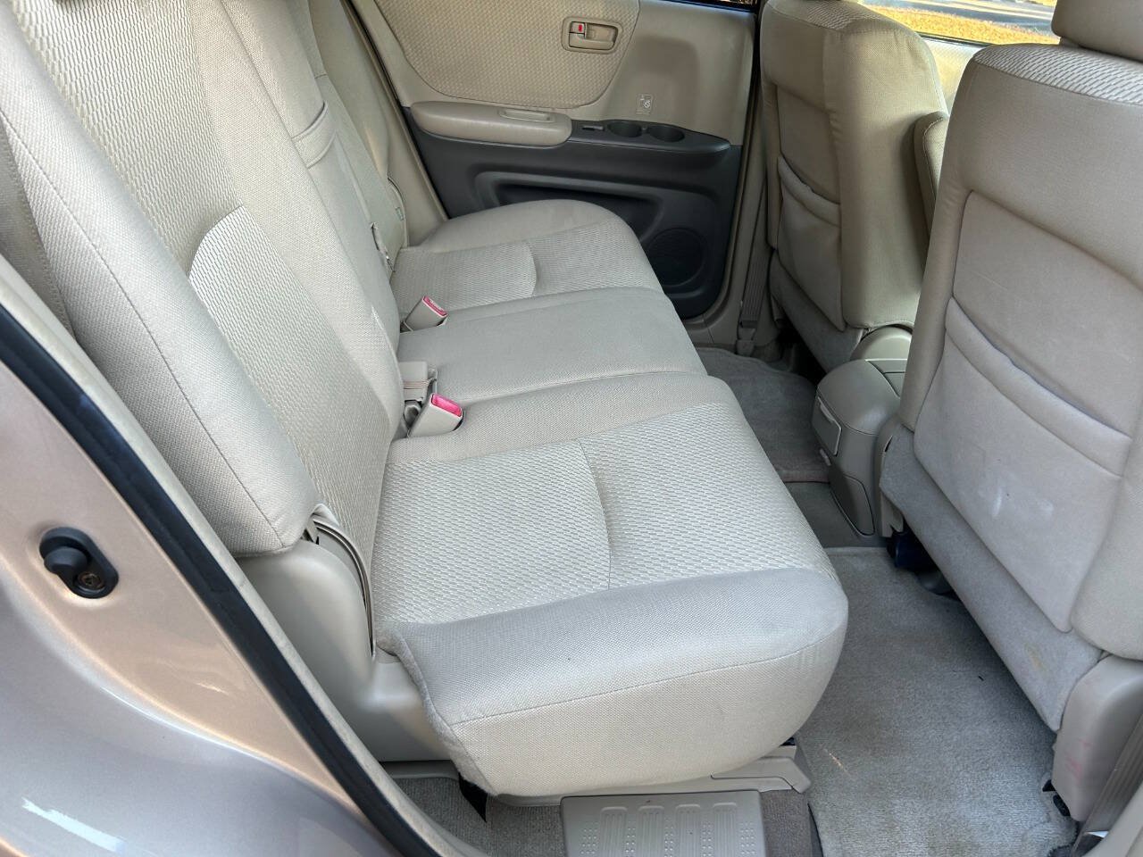 Used 2004 Toyota Highlander 4WD V6 w/ Preferred Pkg image 34