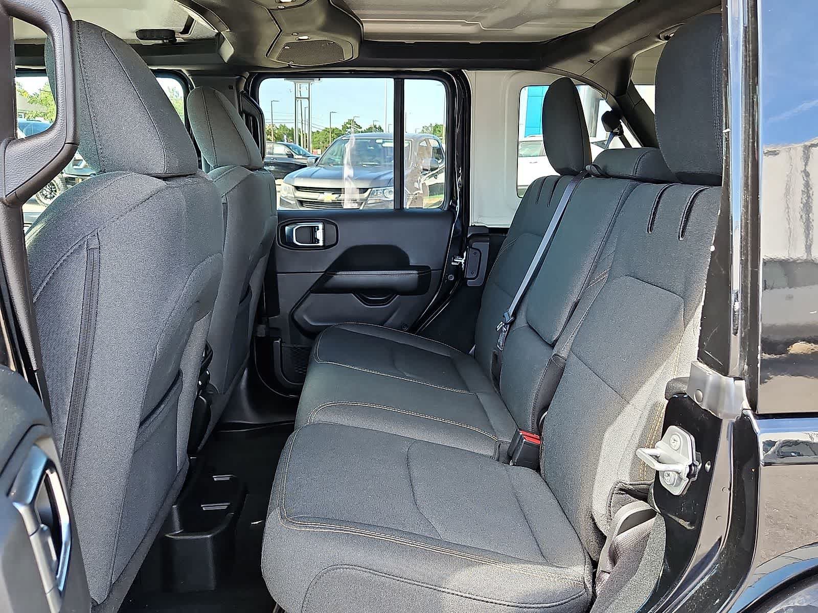 Used 2025 Jeep Wrangler Unlimited Sahara AWD/4WD image 29