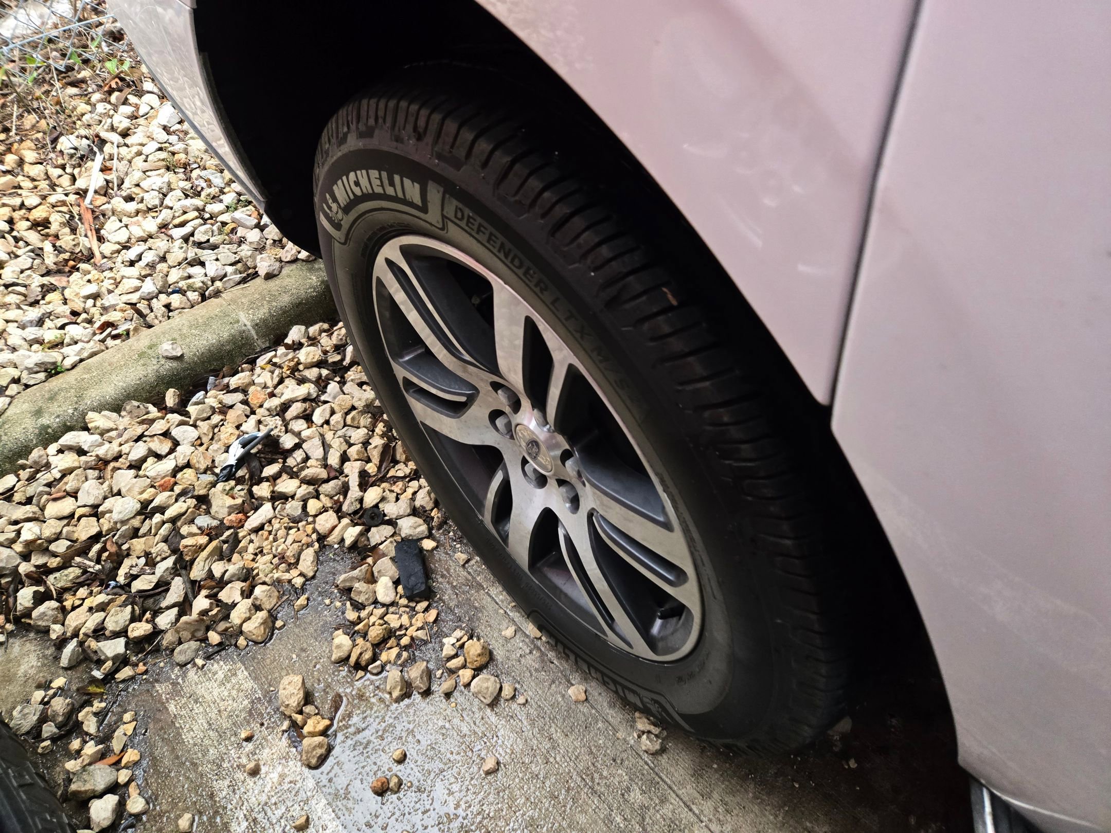 Used 2023 Ford Expedition Max XLT image 5