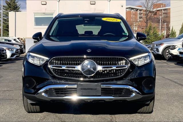 Used 2025 Mercedes-Benz GLC 300 4MATIC image 2