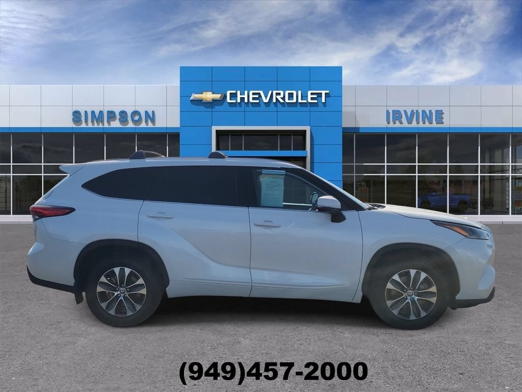 Used 2021 Toyota Highlander XLE FWD image 9