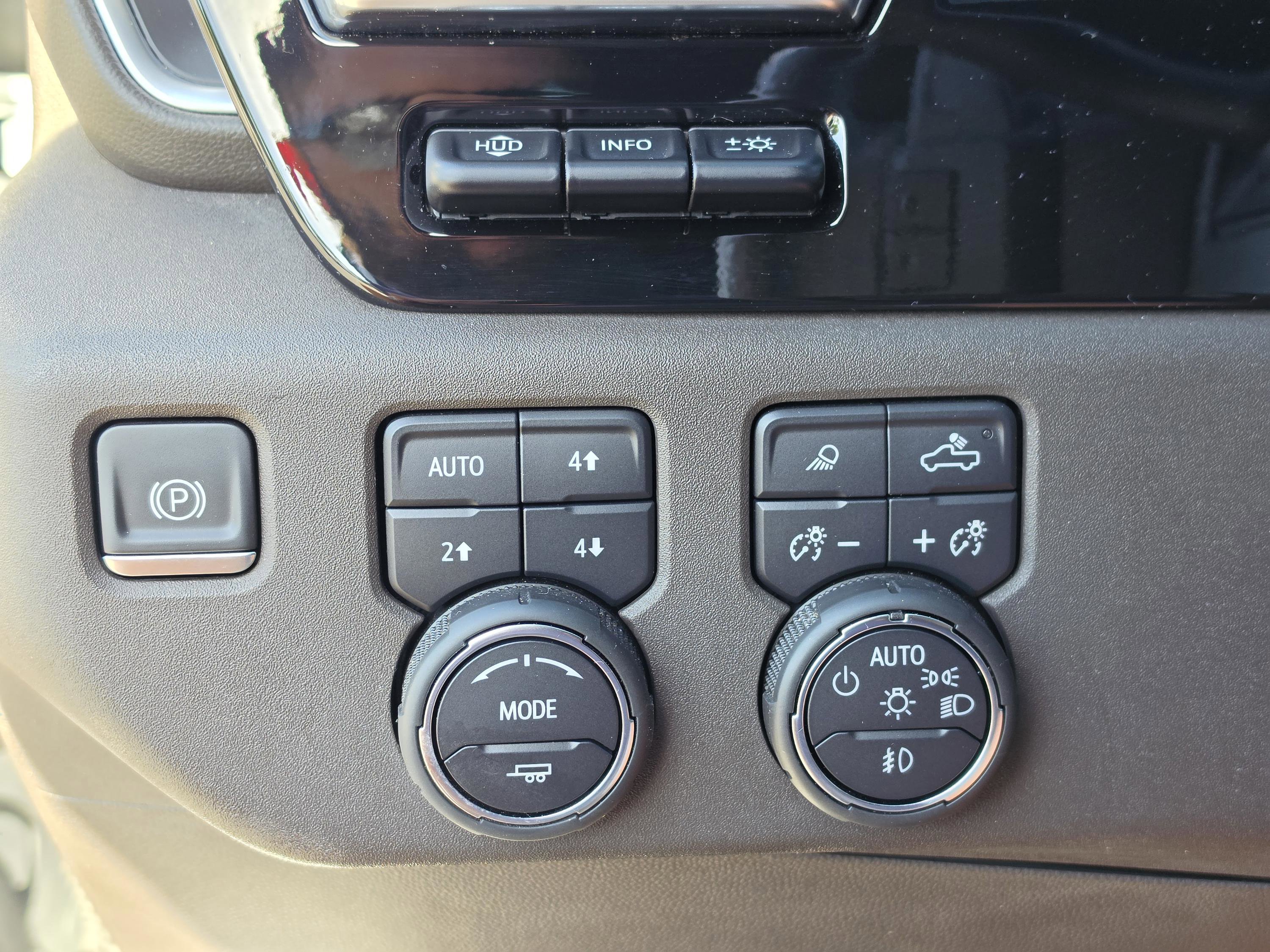 Used 2022 Chevrolet Silverado 1500 LTZ AWD/4WD image 30