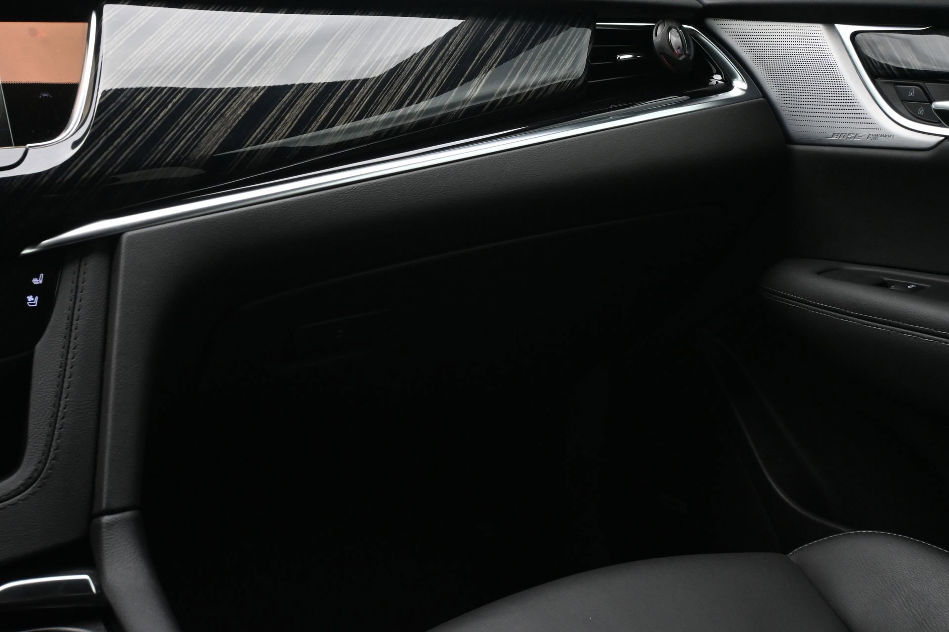 Used 2024 Cadillac XT6 Premium Luxury w/ LPO, Floor Liner Package FWD image 8