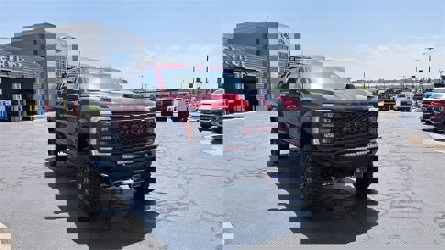 New 2025 Ford F250 Lariat w/ Lariat Ultimate Package