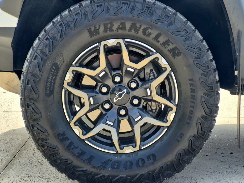 Used 2025 Chevrolet Colorado ZR2 w/ Technology Package AWD/4WD image 28