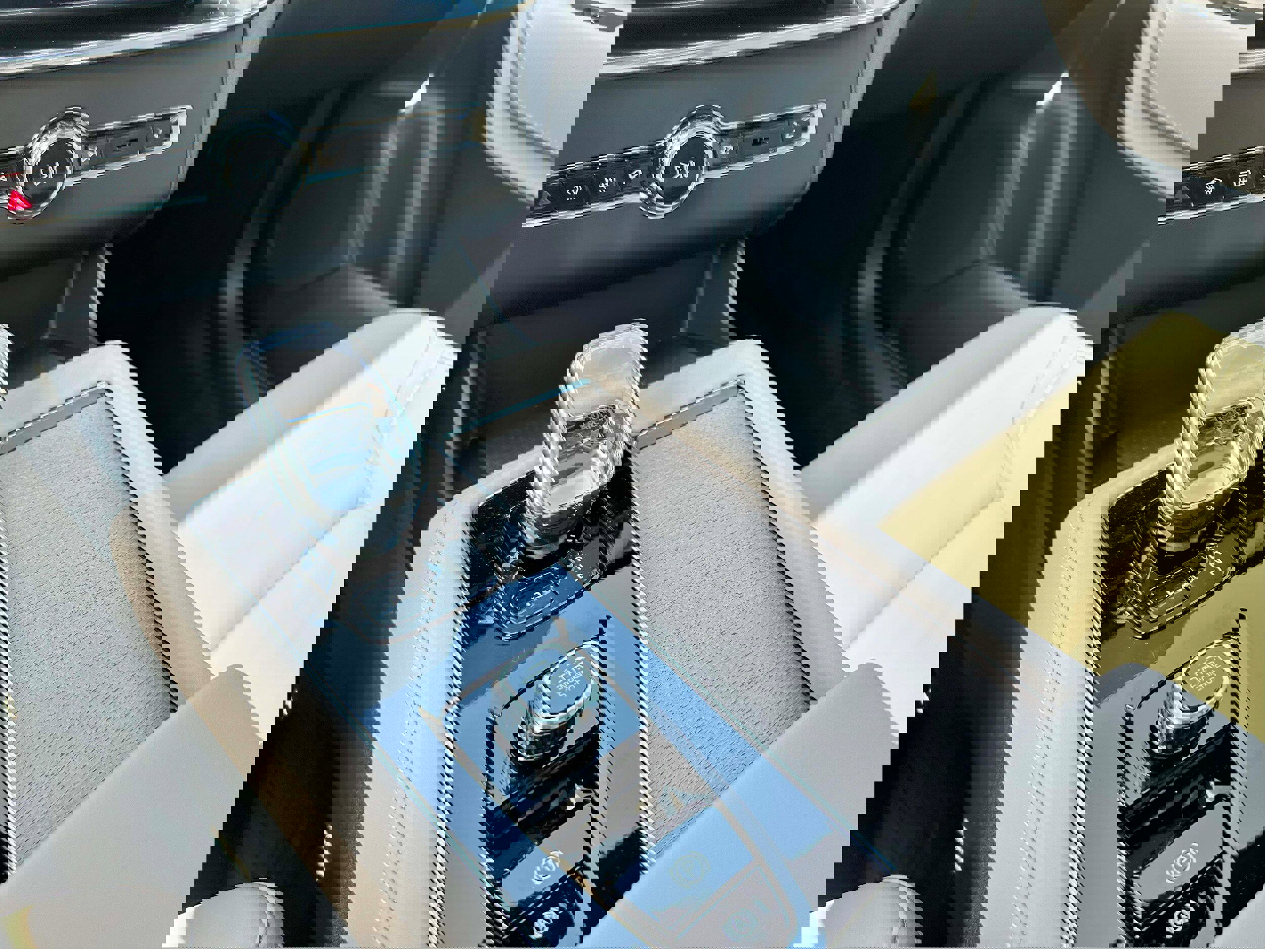 New 2026 Volvo XC90 B6 Plus w/ Protection Package Premier image 26