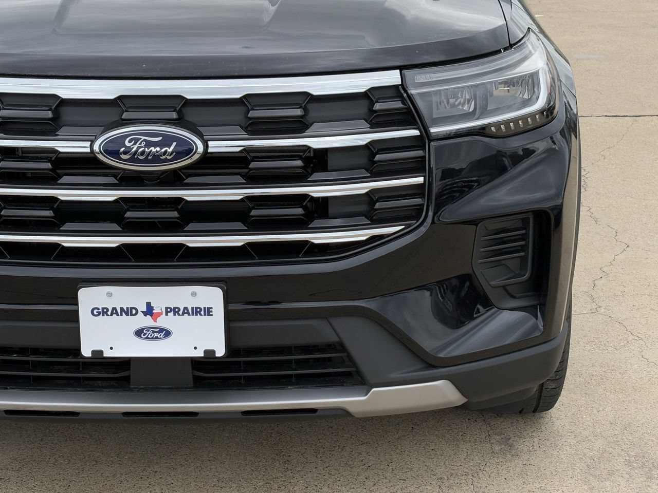 New 2026 Ford Explorer Active RWD image 9