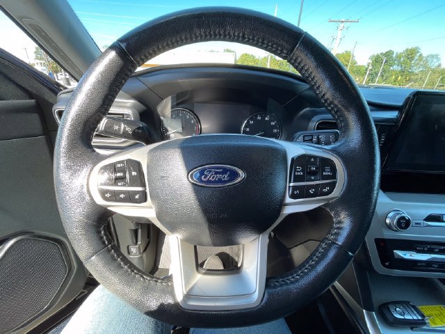 Used 2021 Ford Explorer XLT w/ Equipment Group 202A AWD/4WD image 14
