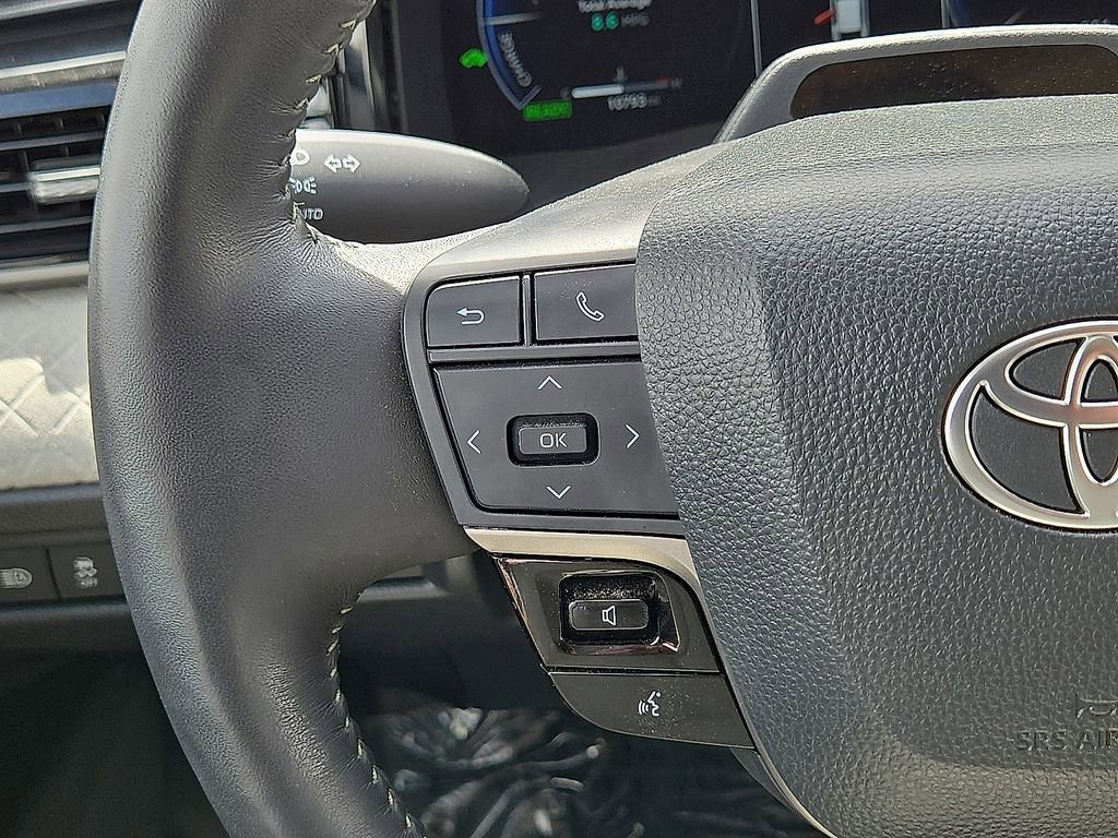 Used 2025 Toyota Camry XLE w/ Premium Plus Package image 20