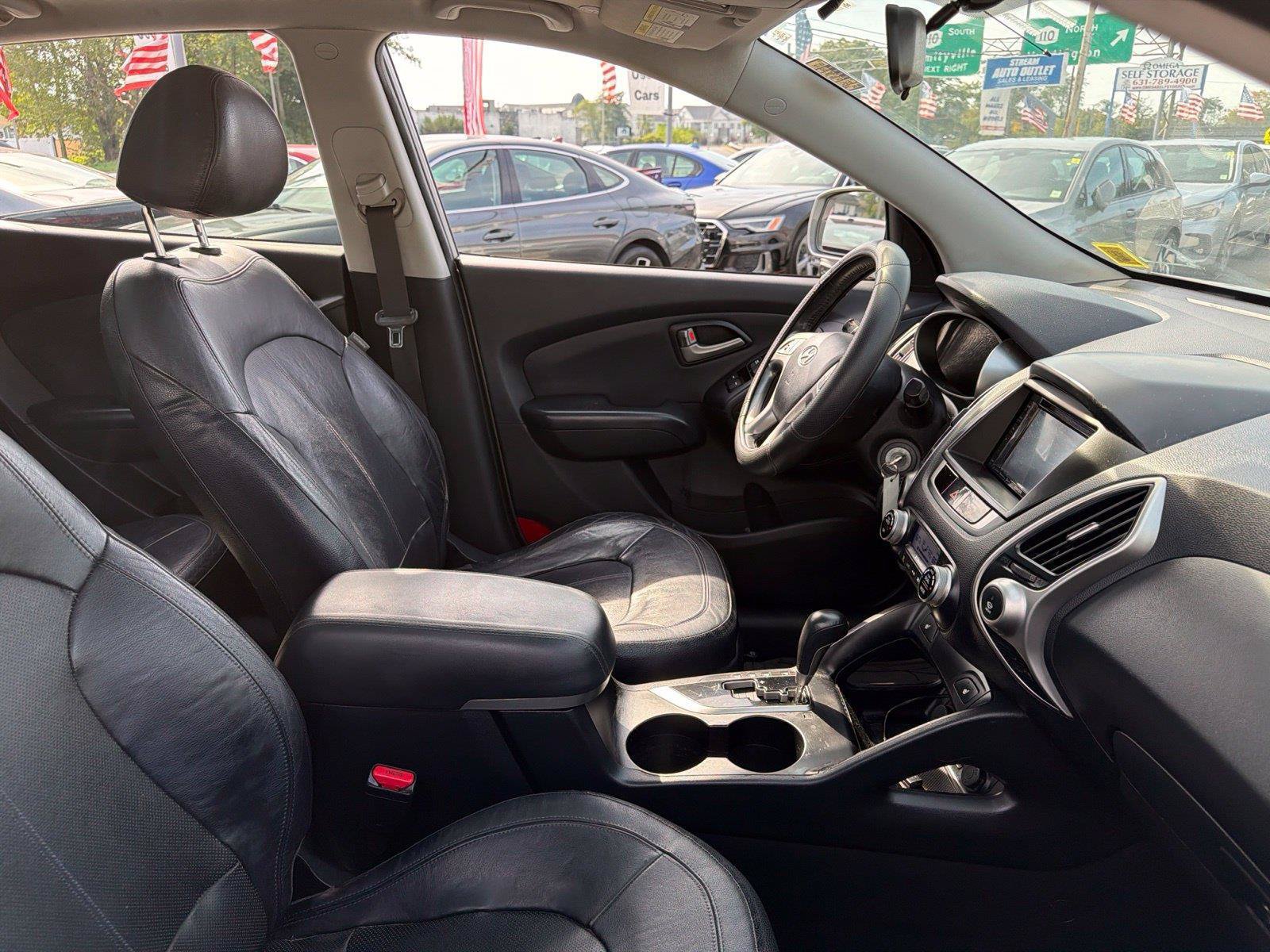 Used 2010 Hyundai Tucson Limited w/ Premium Pkg 4 FWD image 13