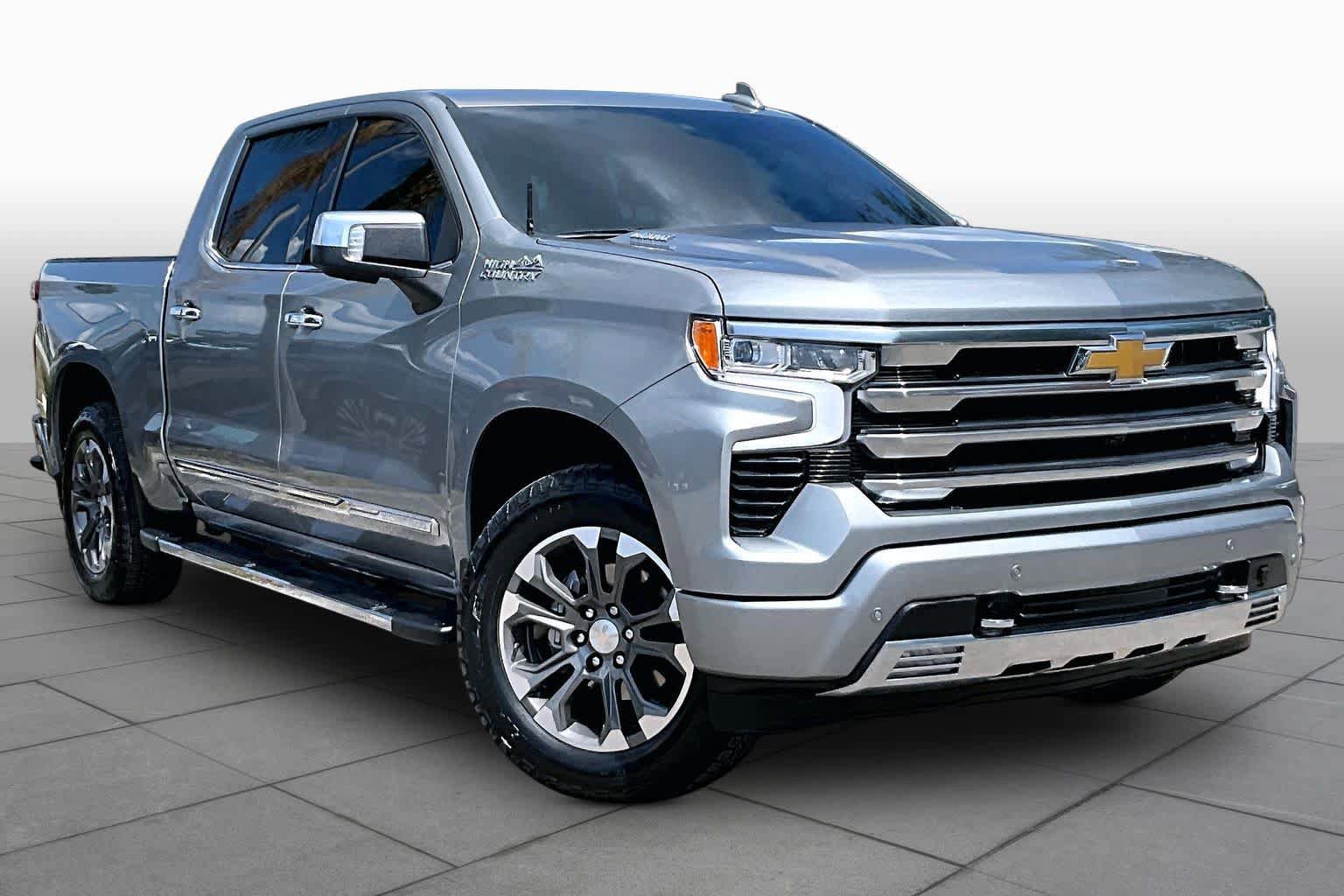 Used 2024 Chevrolet Silverado 1500 High Country w/ Technology Package AWD/4WD image 3