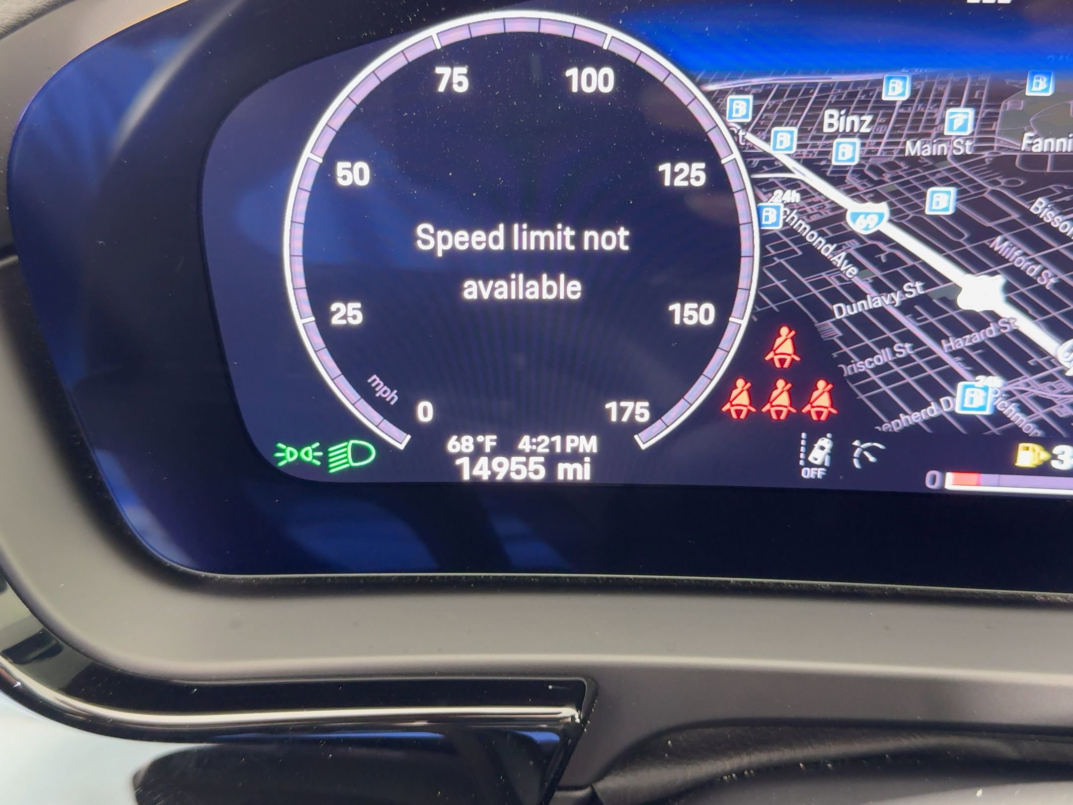 Certified 2025 Porsche Cayenne Coupe w/ Premium Package Plus image 21