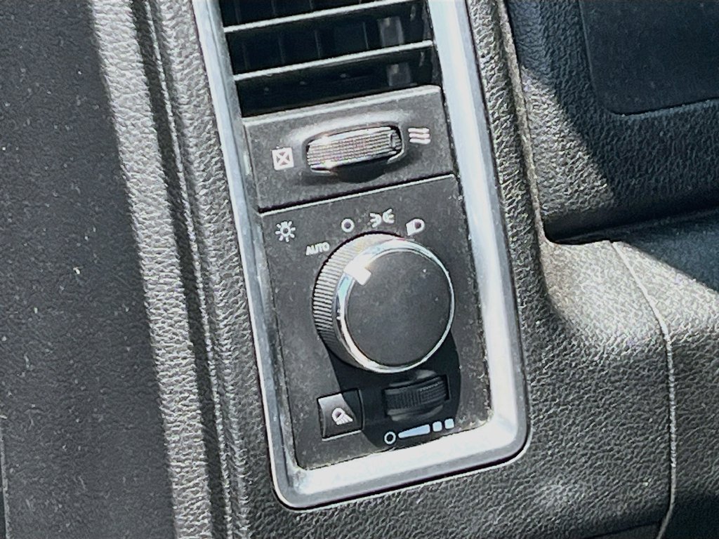 Used 2021 RAM 1500 Classic SLT RWD image 10